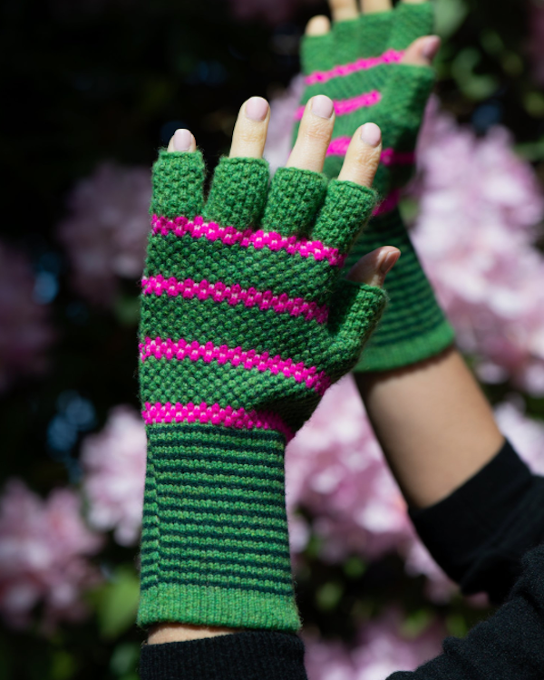 QUINTON CHADWICK TUCK STITCH FINGERLESS GLOVES IN LEAF GREEN AND PINK 
