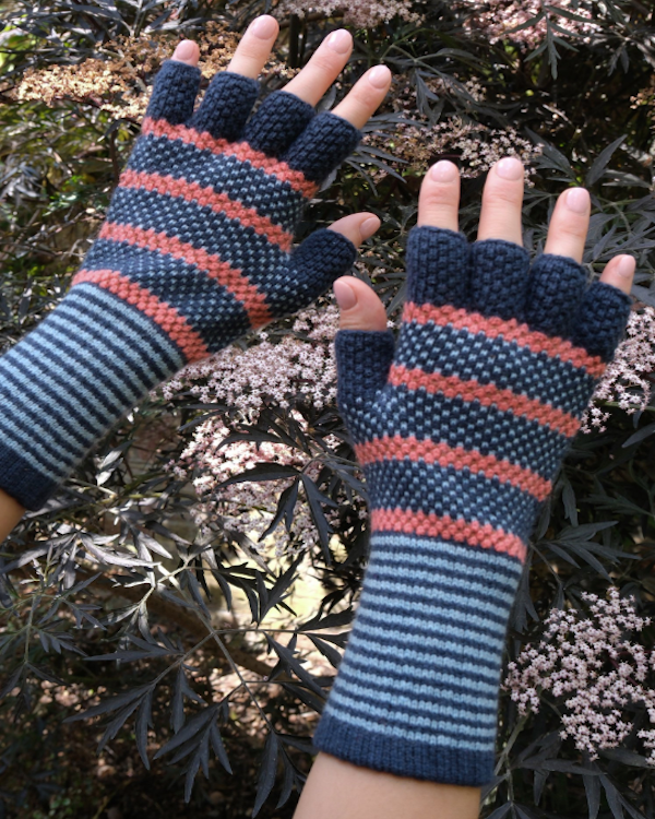 QUINTON CHADWICK TUCK STITCH FINGERLESS GLOVES IN TEAL AND CORA