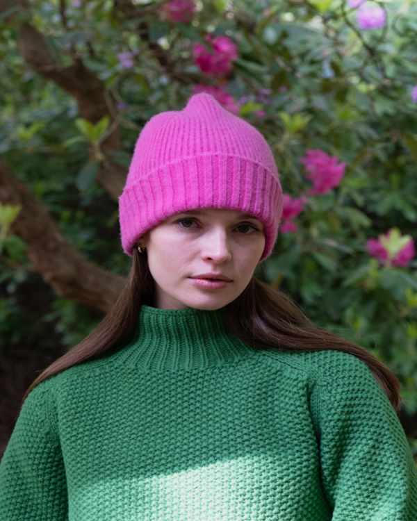 QUINTON CHADWICK BRUSHED BEANIE HAT IN BUBBLEGUM PINK