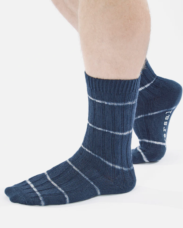 UNIVERSAL WORKS SLUB SOCK IN NAVY TIE DYE KNIT