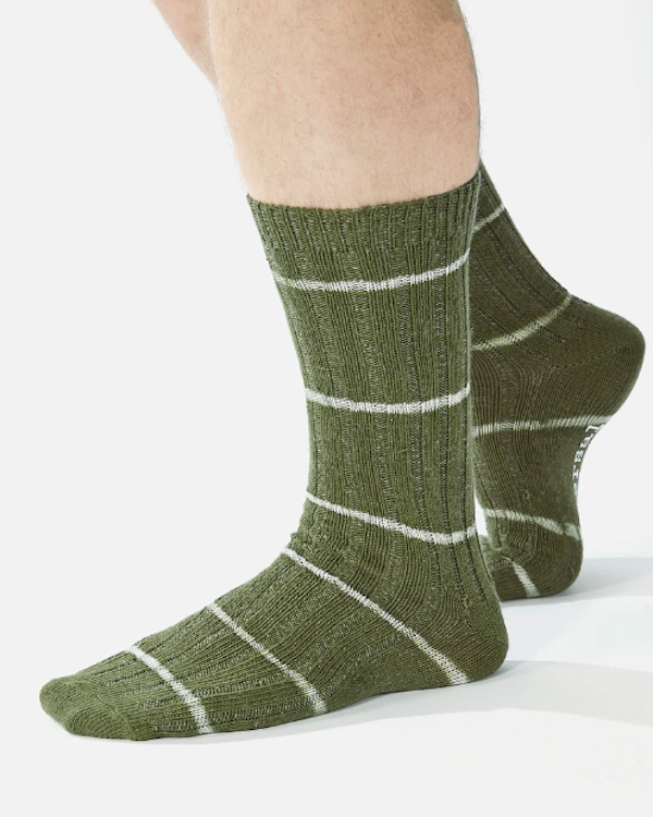 UNIVERSAL WORKS SLUB SOCK IN OLIVE TIE DYE KNIT