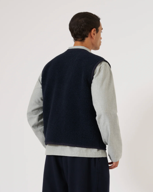 UNIVERSAL WORKS LANCASTER GILET IN NAVY ALVAR FLEECE
