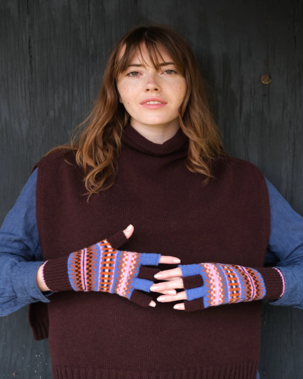 QUINTON CHADWICK PATTERNED FINGERLESS GLOVES IN QUARTZ COLOURS