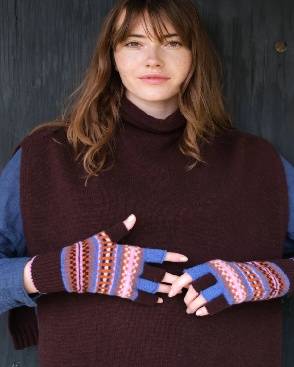QUINTON CHADWICK PATTERNED FINGERLESS GLOVES IN QUARTZ COLOURS