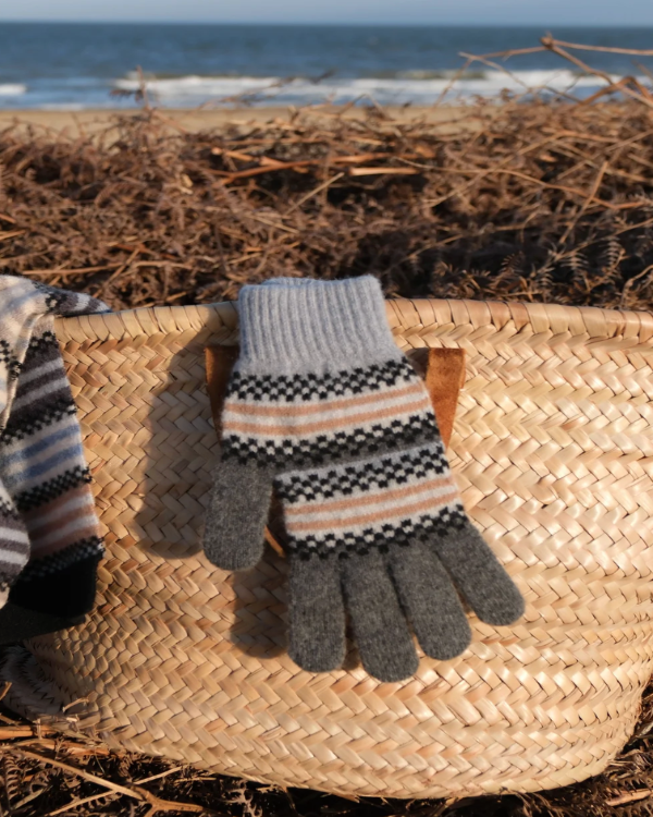 QUINTON CHADWICK PATTERNED GLOVES IN FOSSIL COLOURS