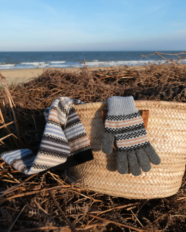 QUINTON CHADWICK PATTERNED GLOVES IN FOSSIL COLOURS