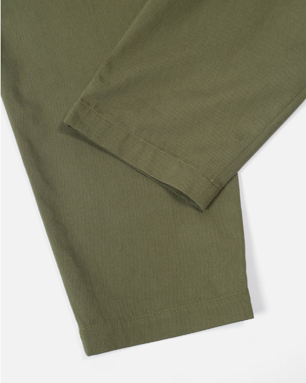 UNIVERSAL WORKS PLEATED TRACK PANT IN LIGHT OLIVE TWILL